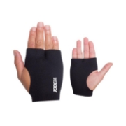 Guests Enjoying The Jobe Sports 20 X Palm Protectors On The Ocean, An Extra Neoprene Layer To Protect Your Hands. Prevents Blisters. Perfect For Paddleboarding And Kayaking. Strong Neoprene.